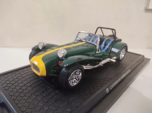 Miniatura Caterham Super Seven Kyosho 1/18 - Hobbies e coleções