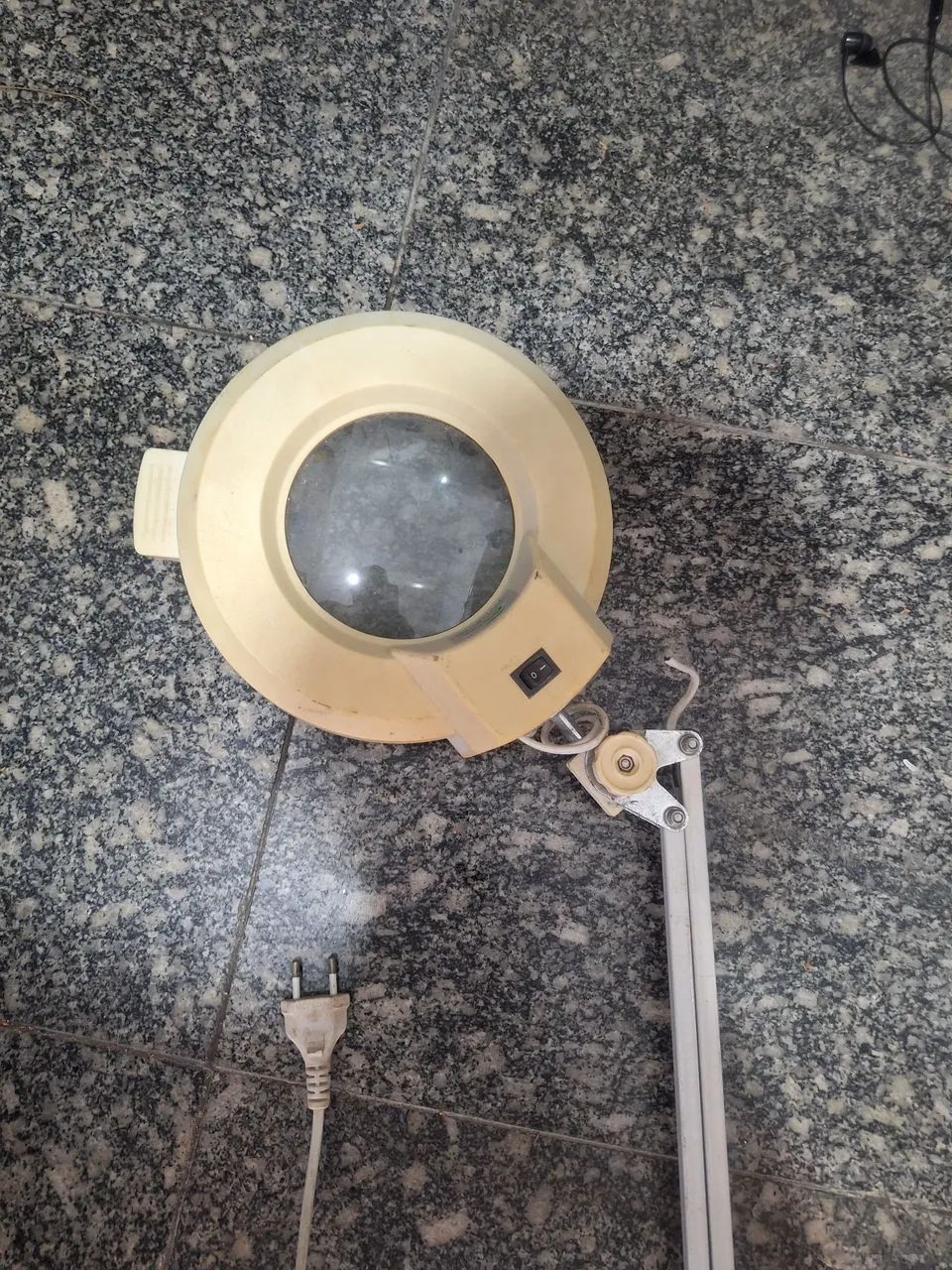 Luminária com Lupa para Procedimentos - Foto 2