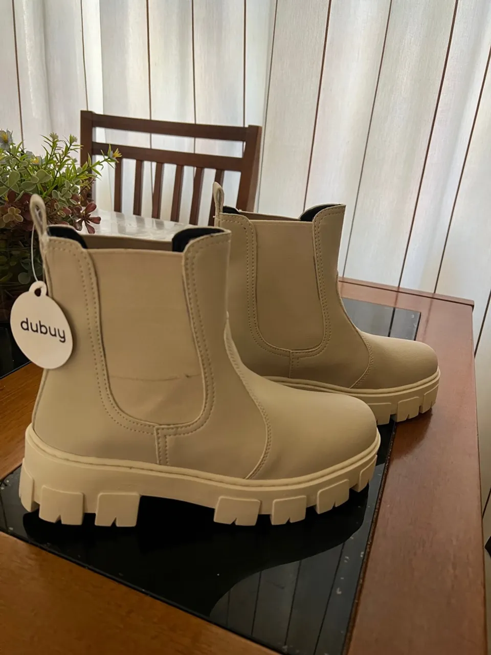 Bota feminina marca dubuy tamanho 38