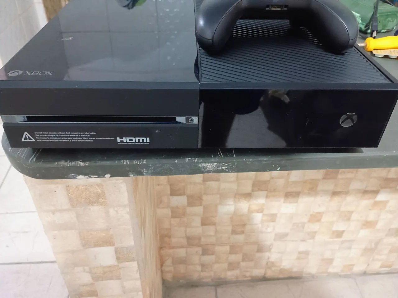 Pacote com três consoles a um tempo parados, leiam a descrição.