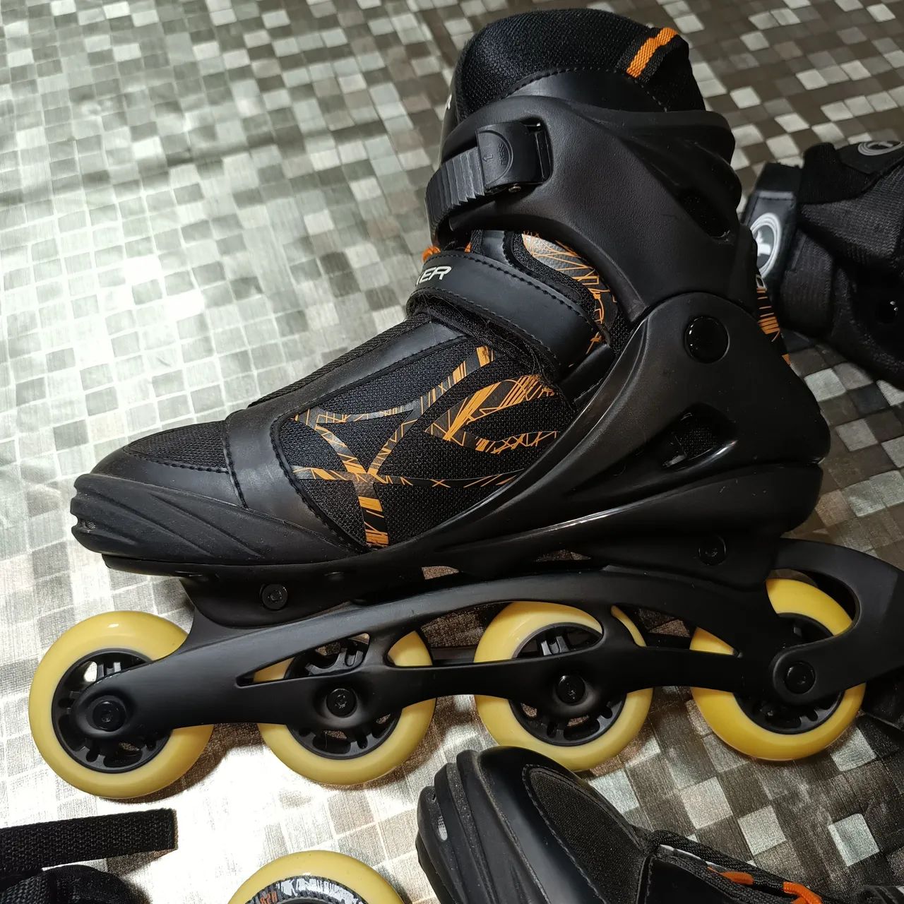 Patins Inline Oxer - Tamanho 42 + protecao individual + capacete Traxart + mochila - Foto 3