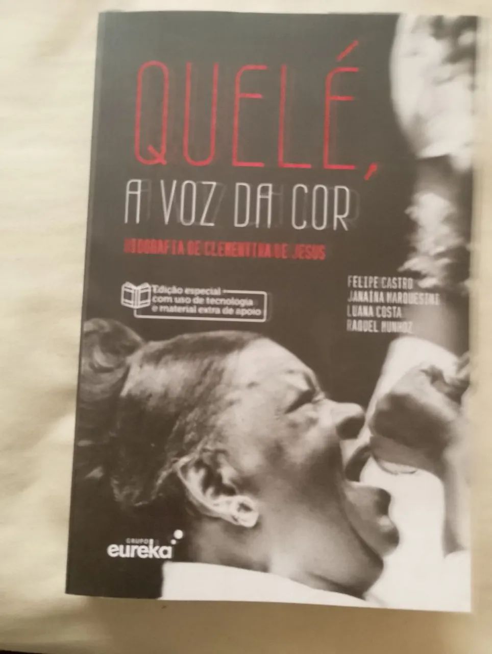 Livro Quelé a voz da cor