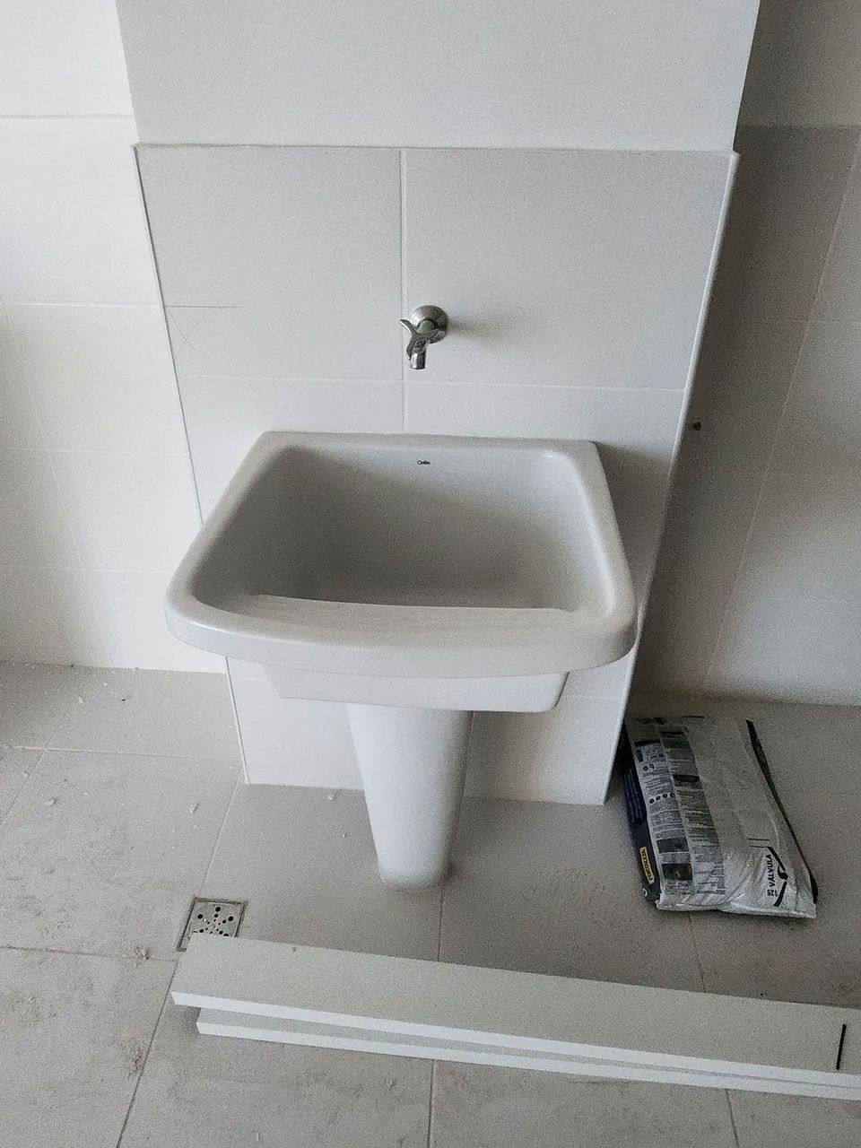 Kit completo: pia de granito, tanque, pias de banheiro e vasos sanitários  - Foto 3