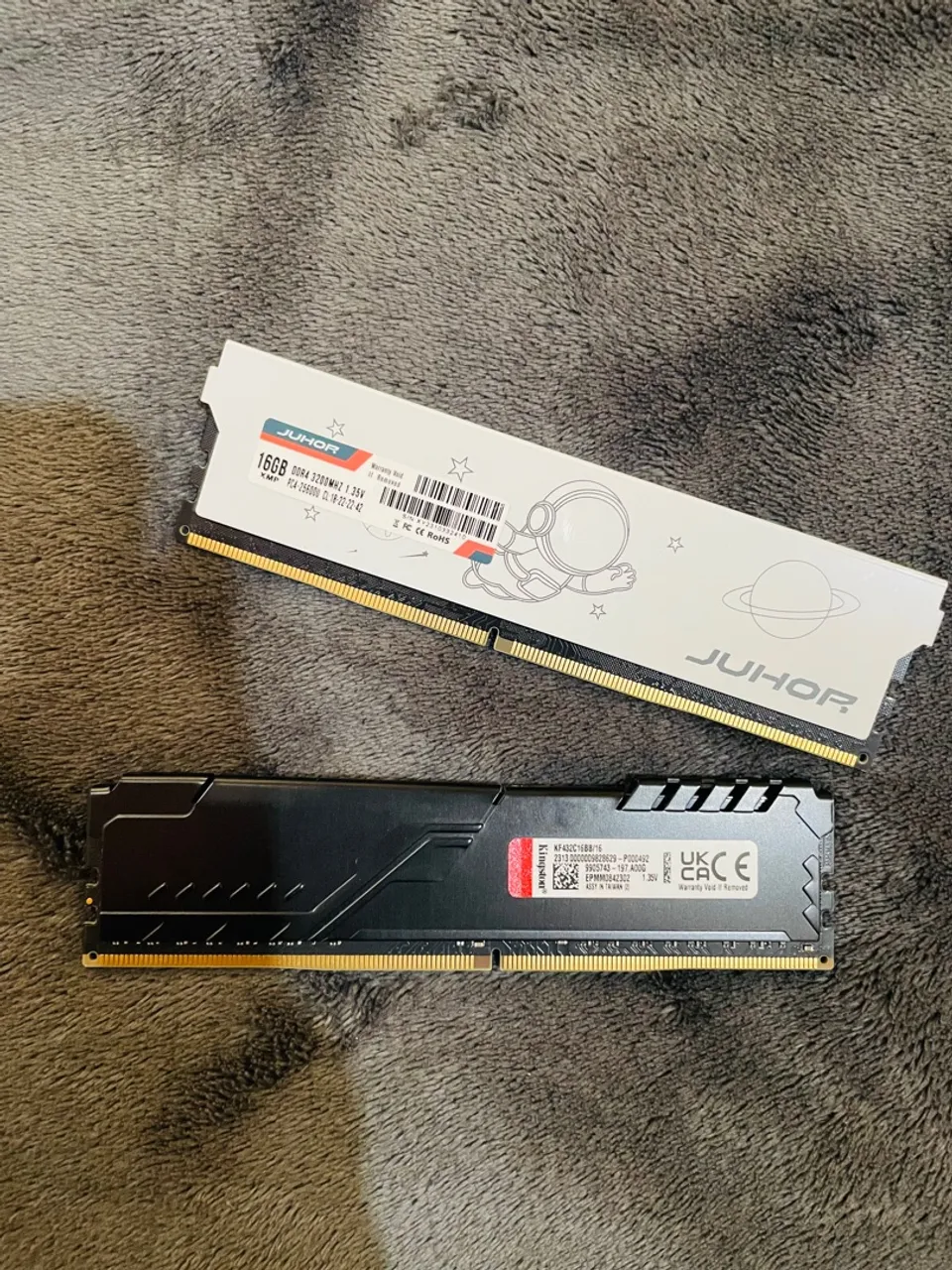 Memória RAM JUHOR e Kingston DDR4 (2x16GB) 3200MHz