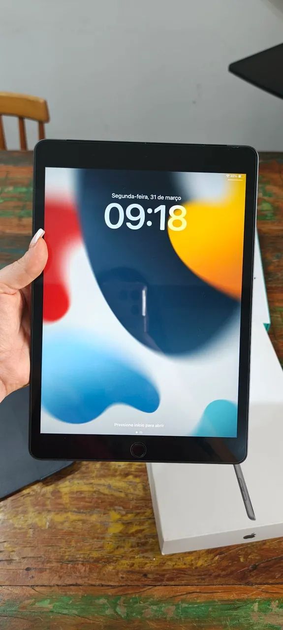 iPad  9° geração 256 Gb com teclado e capa Logitech - Foto 5