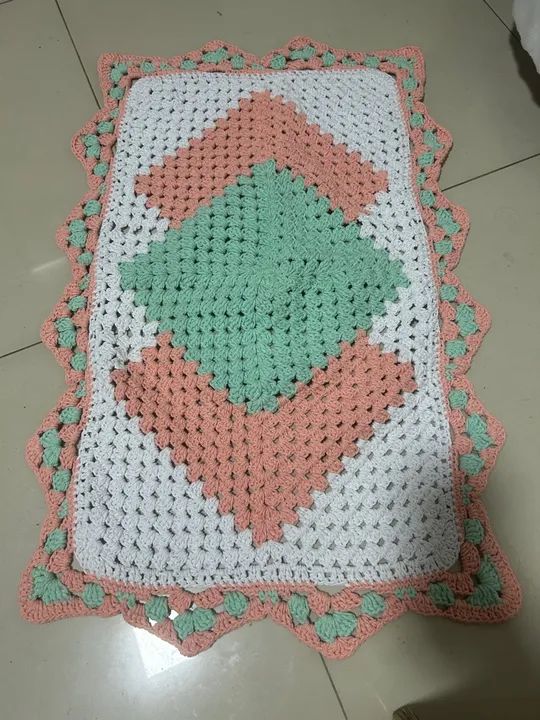 Tapete Crochê - Detalhes em Verde e Rosa - Foto 2