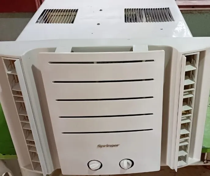 Ar condicionado springer usado 10 mil btus 220 volts