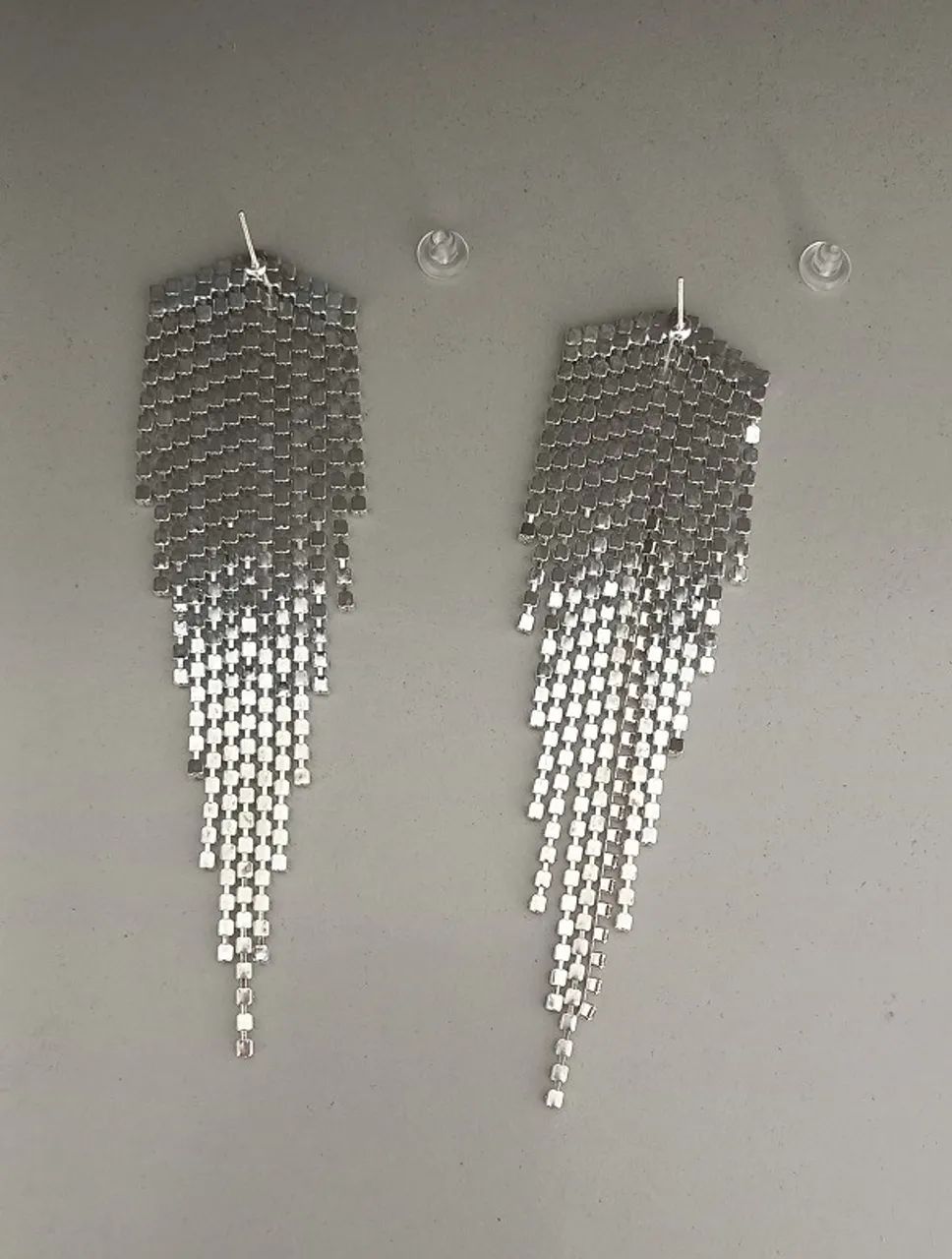 Brinco Leve e Longo de Strass (novo) - Foto 5