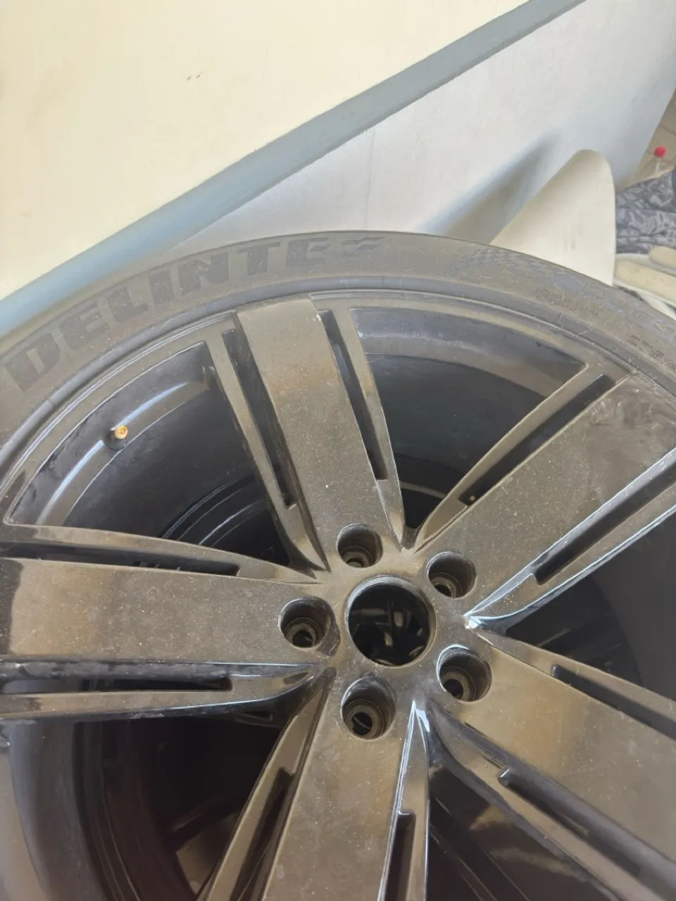 Roda aro 22 com pneus