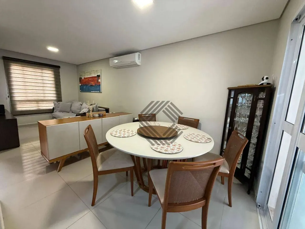 Sobrado com 3 quartos no condomínio Villa Flora em Votorantim/SP.