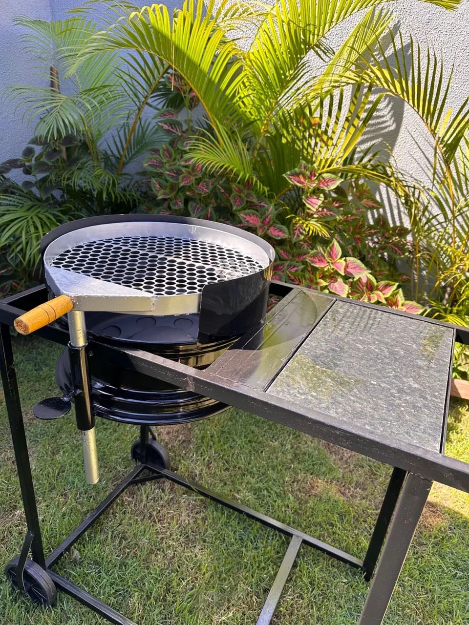 Churrasqueira aro 18 com pedra de mármore  - Foto 2