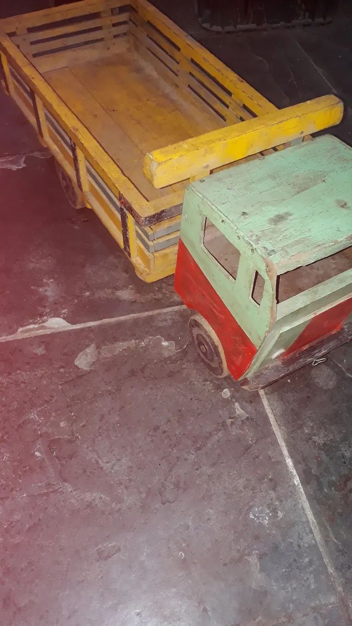 Caminhão de Brinquedo de Madeira Antigo - Foto 4