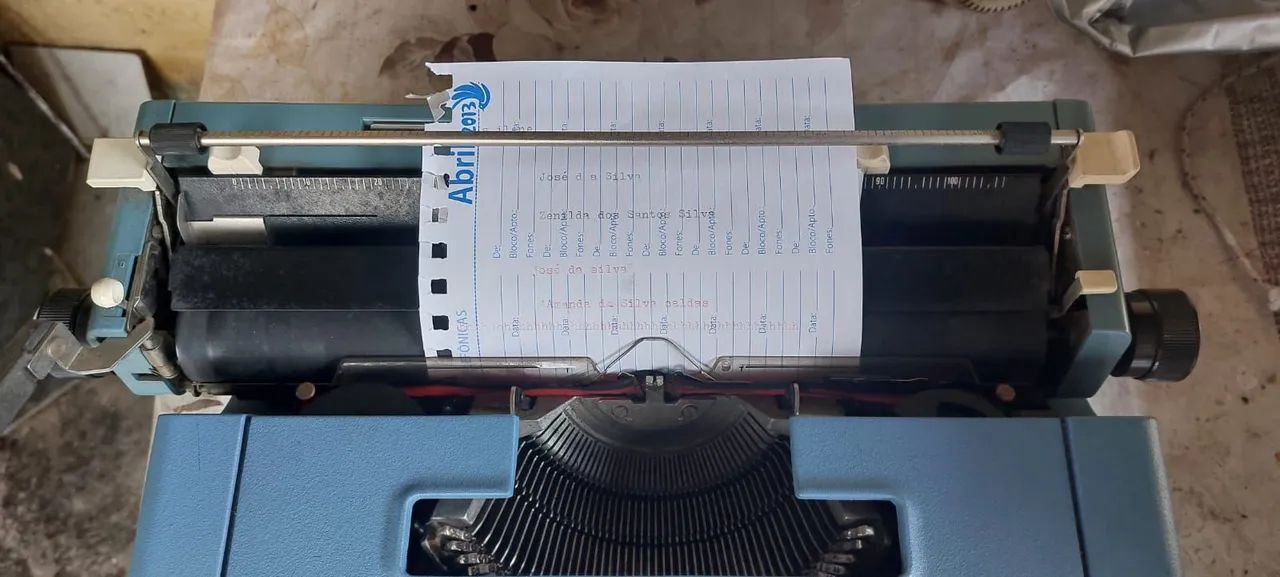 Máquina de escrever Olivetti Studio 4664985836273923121