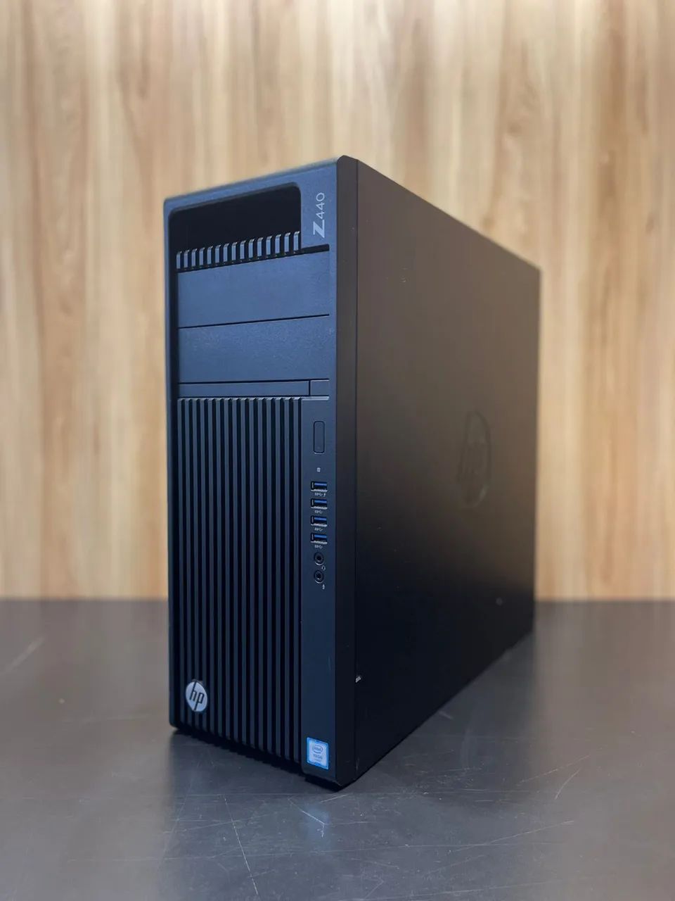 Desktop HP Z440 Xeon 1650 V4, 32GB de RAM, SSD 256GB, Quadro 4GB