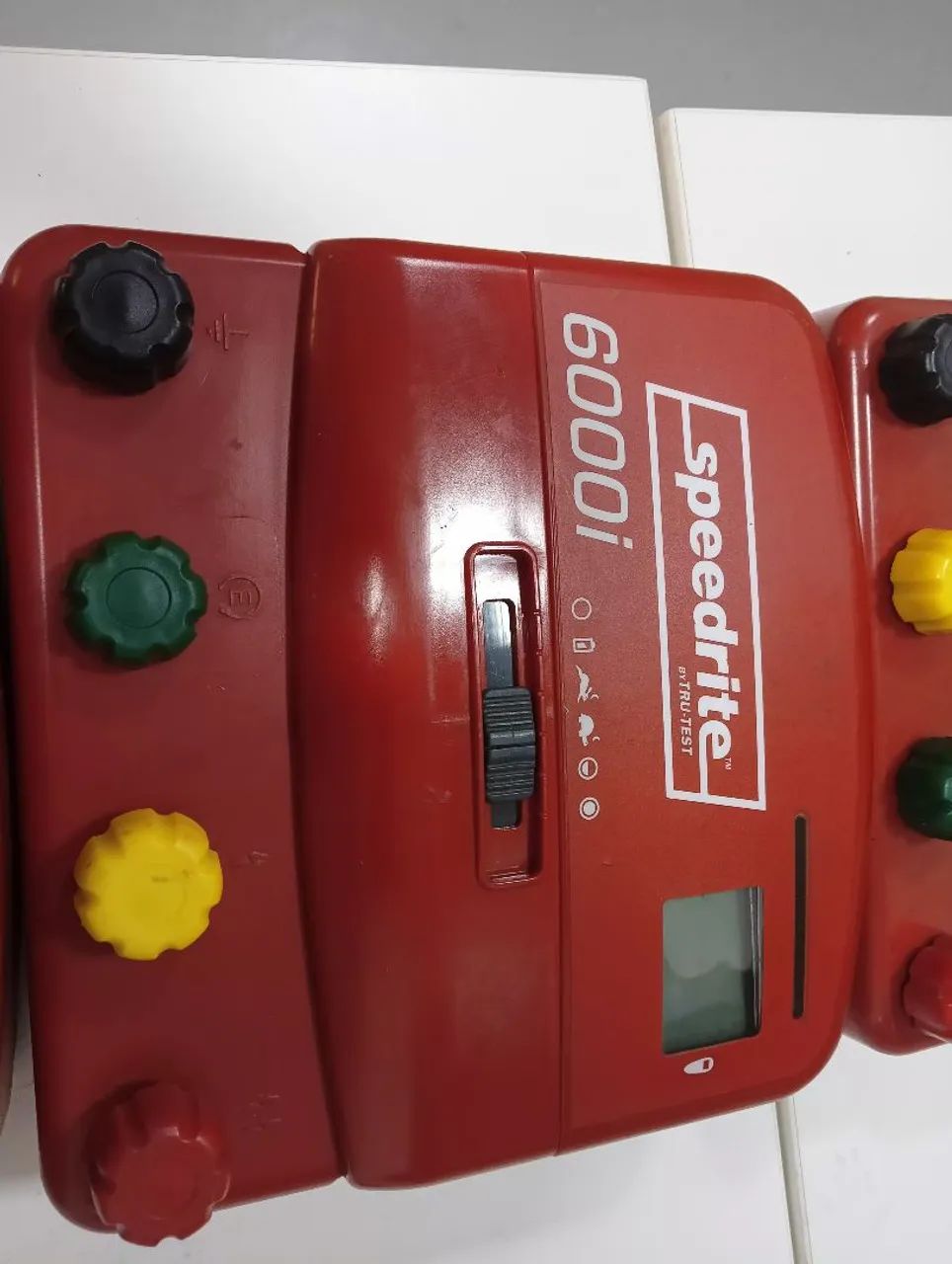 Lote com 3 eletrificadores de cerca Speedrite 6000i - Foto 3