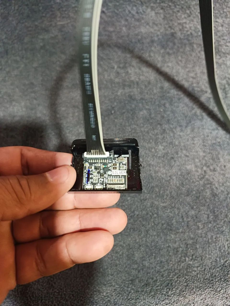 Botão liga e desliga com sensor. 