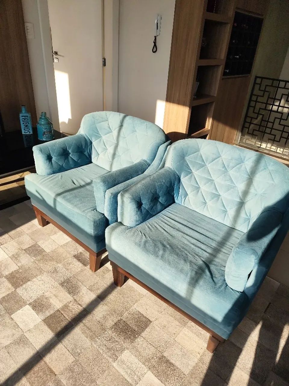 2 cadeiras estofadas para sala ma cor azul - Foto 2