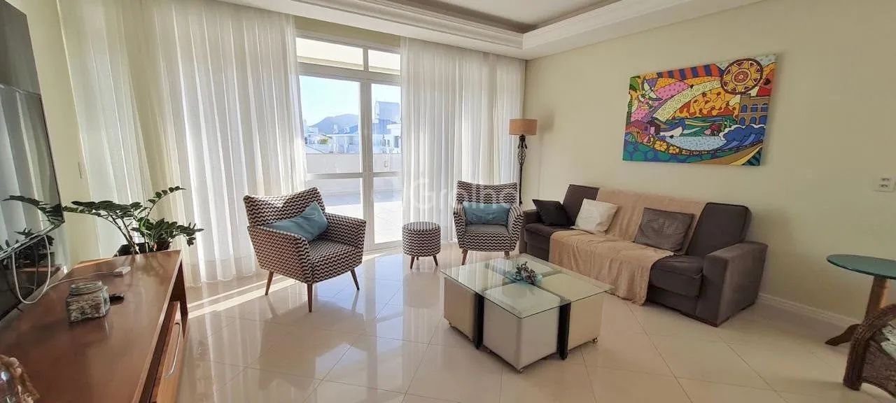 Cobertura de 235m² com 4 quartos sendo 1 suítes nos Ingleses