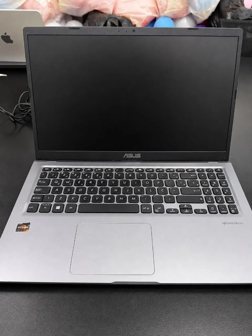 ASUS M515D com AMD Ryzen 5 3500U