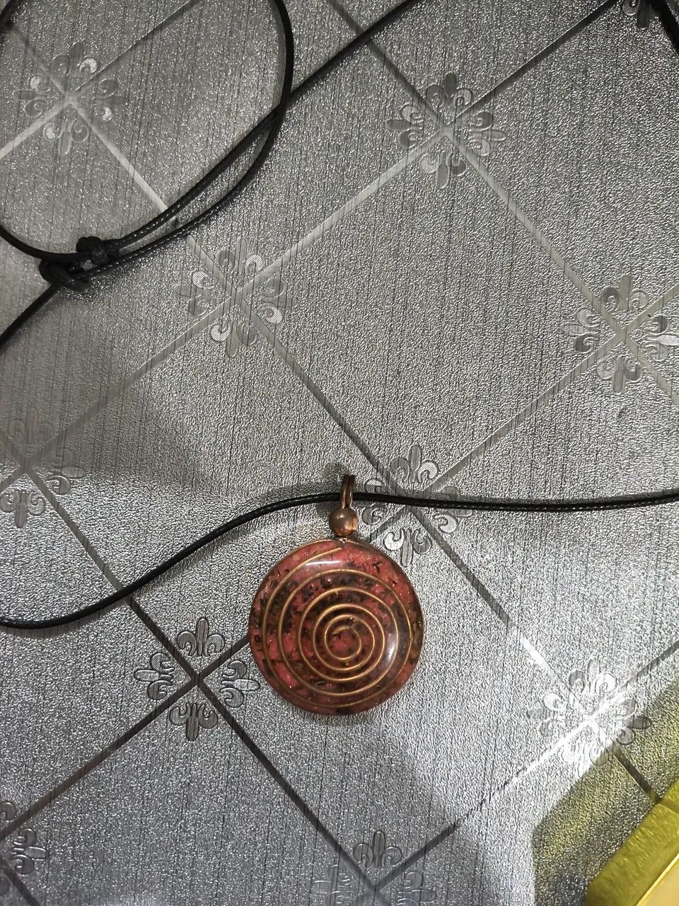 Orgonite de pescoço espiral 