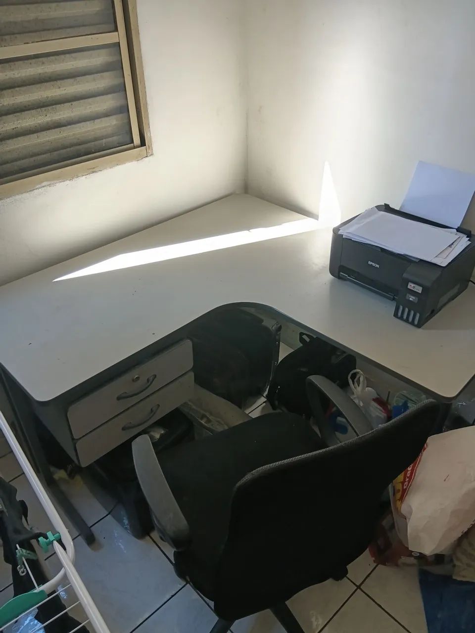 Mesa de Escritório L com 2 gavetas - Foto 2