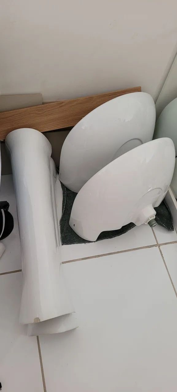 Pias de louça usadas