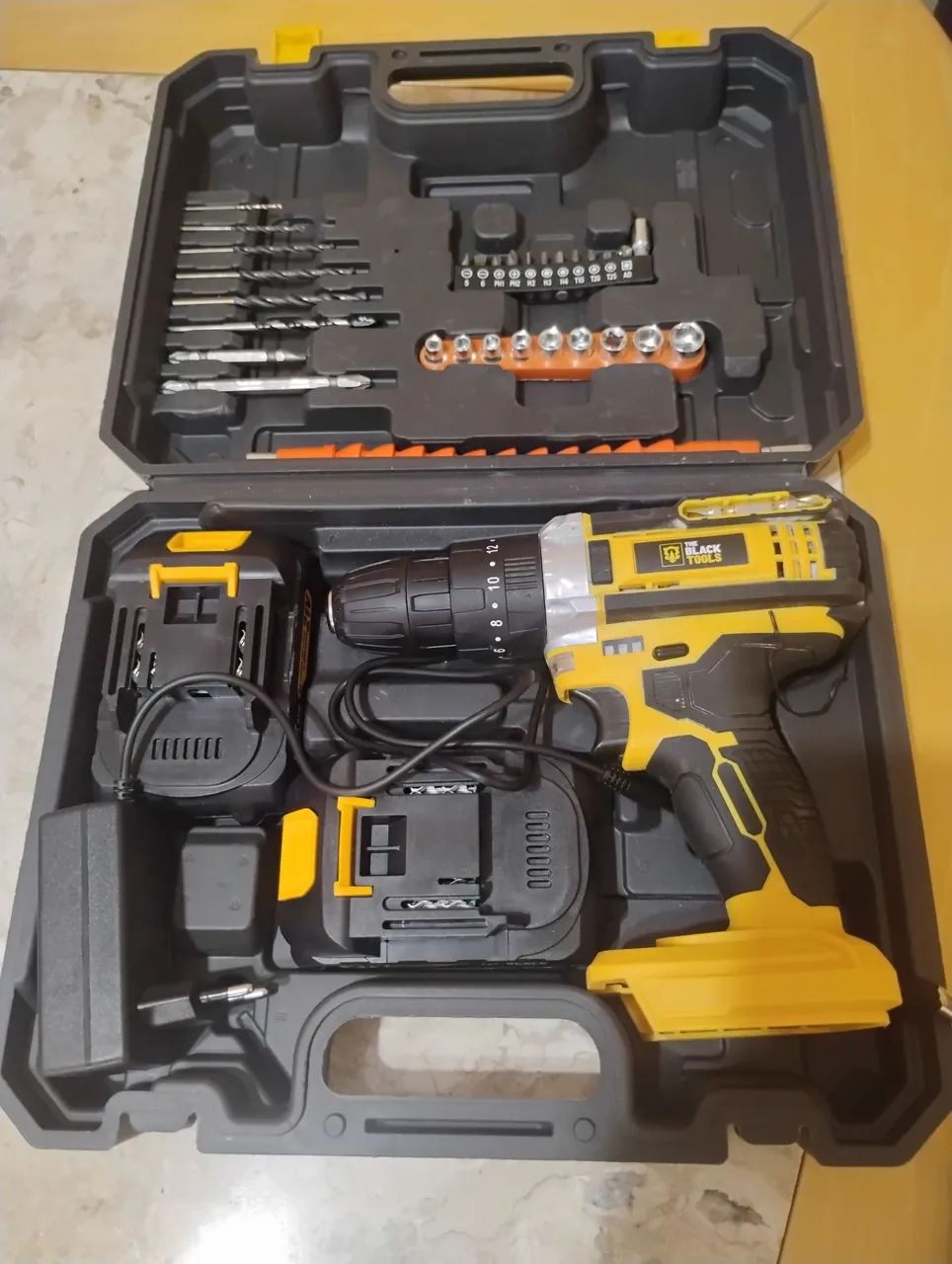 Furadeira Impacto Parafusadeira sem Fio Bateria 21v semi nova na garantia 