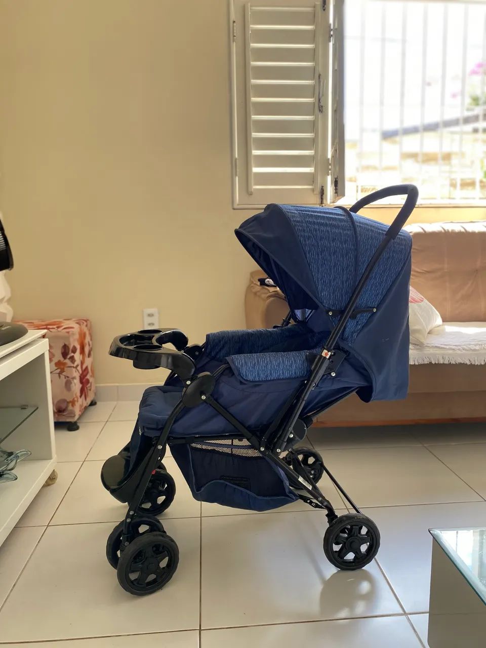 Vendo carrinho de bebê + bebê conforto cosco