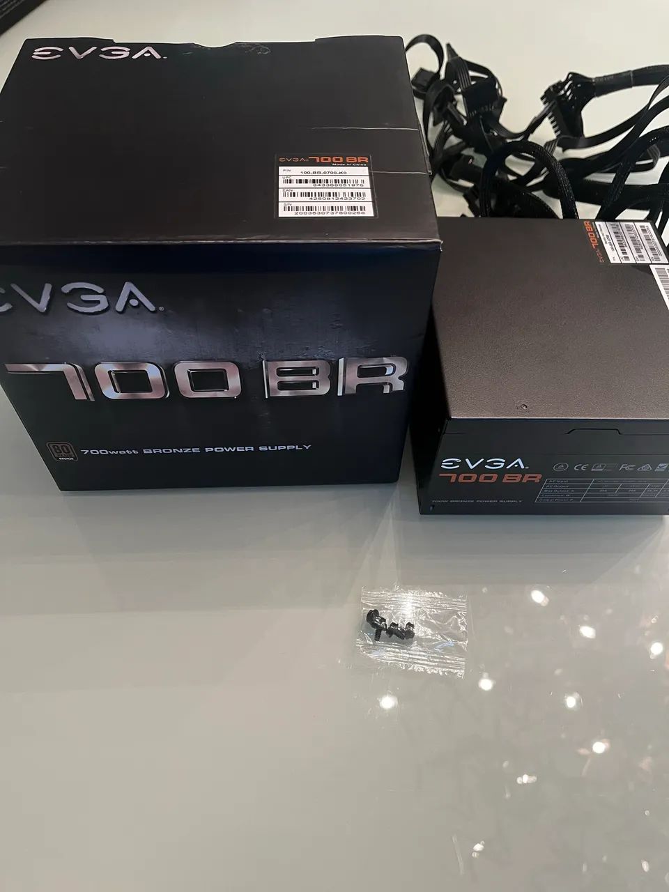 Fonte EVGA, 700W, 80 Plus Bronze, Preto