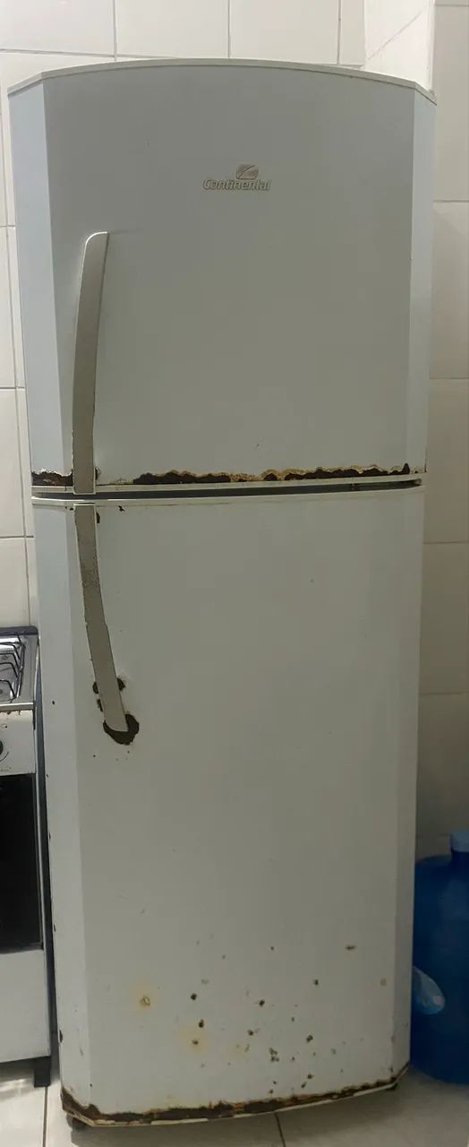 Doa-se uma Geladeira Duplex