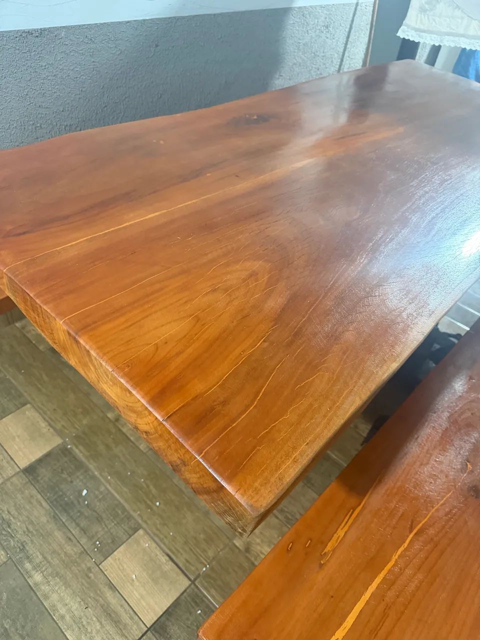 Mesa rústica 2 mts com os bancos com tábua de carne brinde  - Foto 4