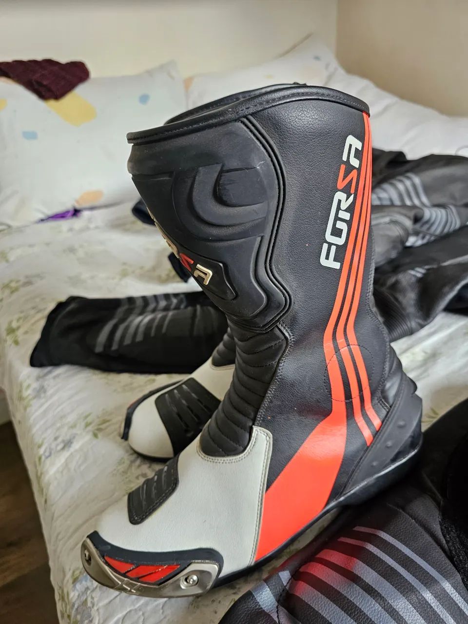 Macacão forza tamanho 56 bota 43 baixando o preço pra sair rápido 2.500 - Foto 3