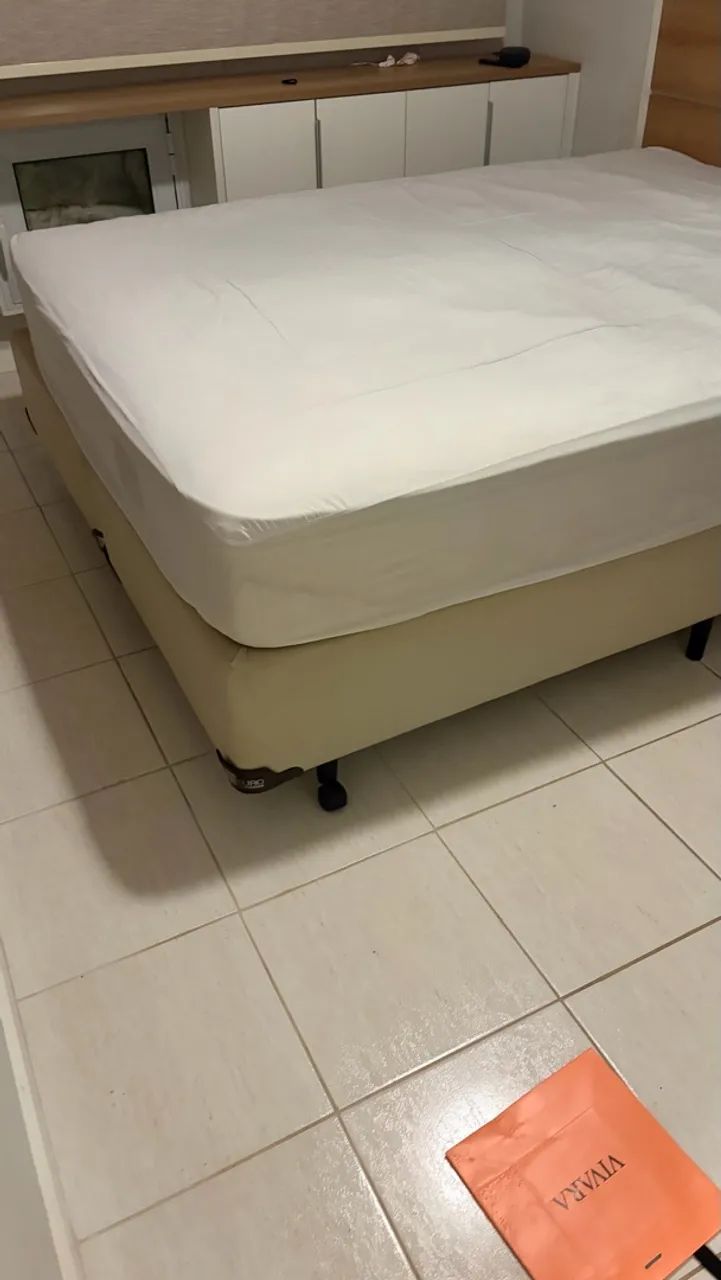 Cama queen + colchão mola 