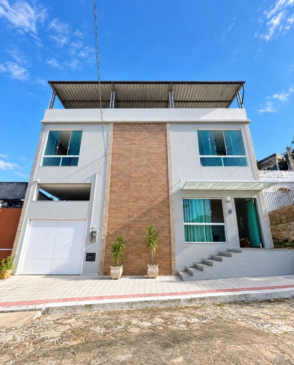 VENDO SUPER CASA COM PISCINA !