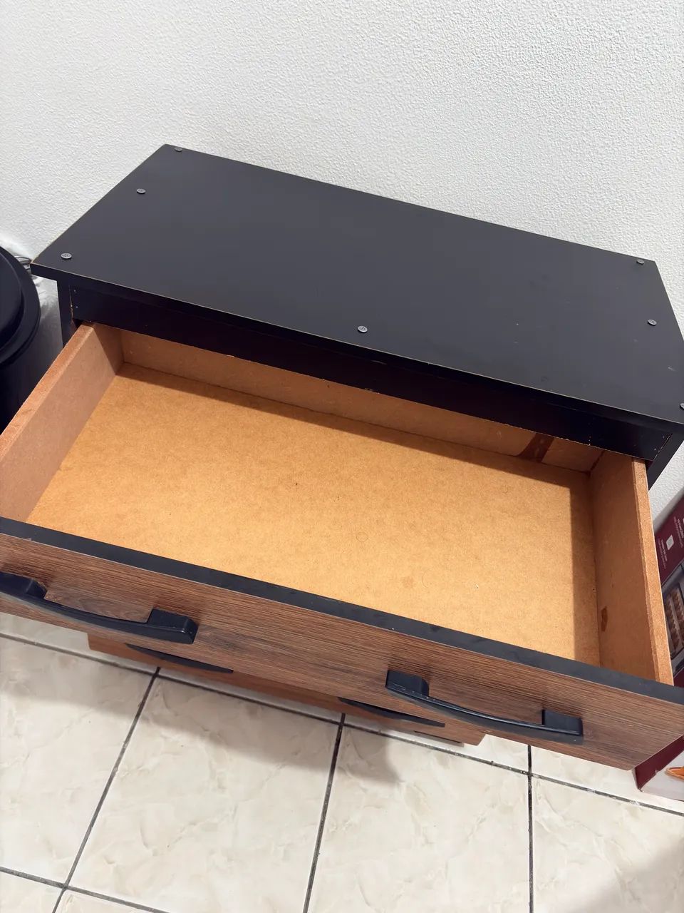Cômoda 4 Gavetas Compacta (Preto e Rústico) - Já Montada! - Foto 2
