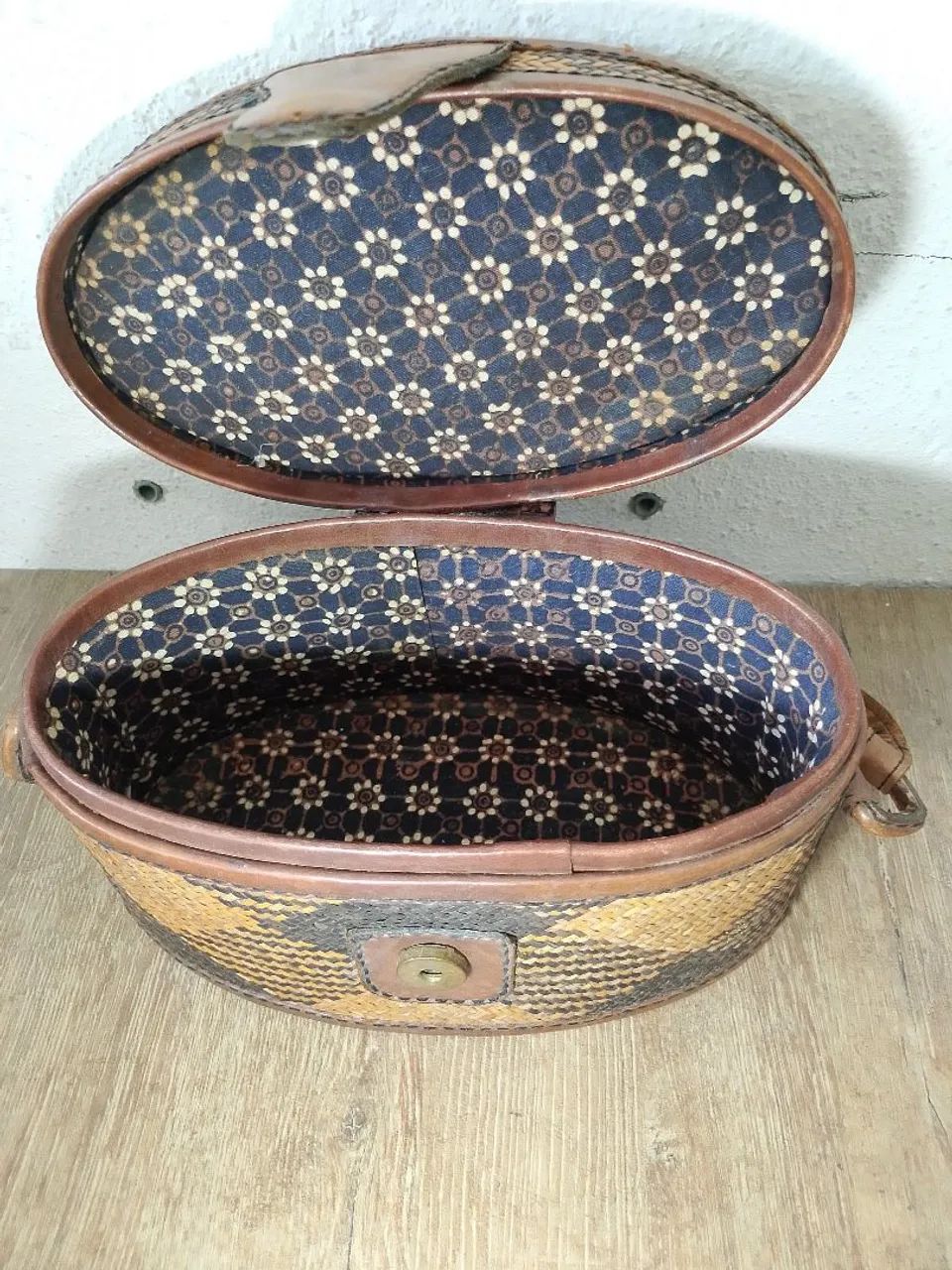 Bolsa de vime com couro vintage
