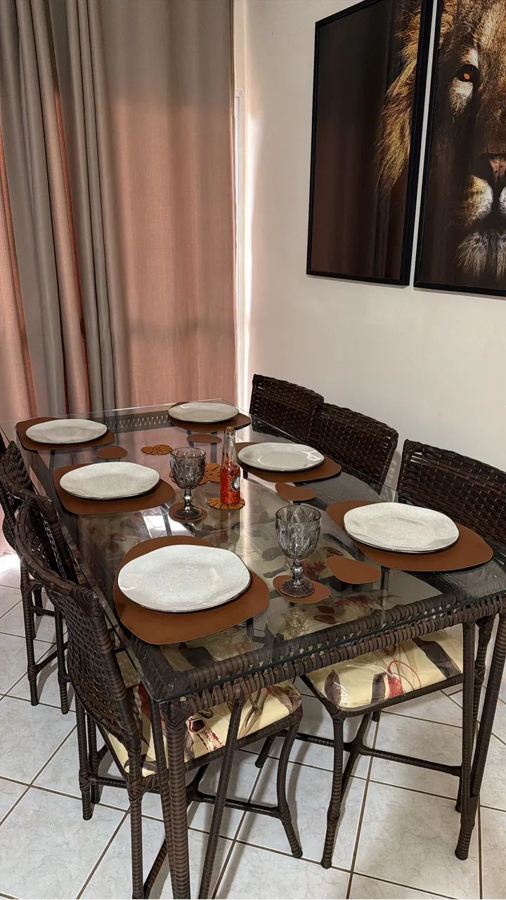 VENDO MESA DE JANTAR COM 6 CADEIRAS 