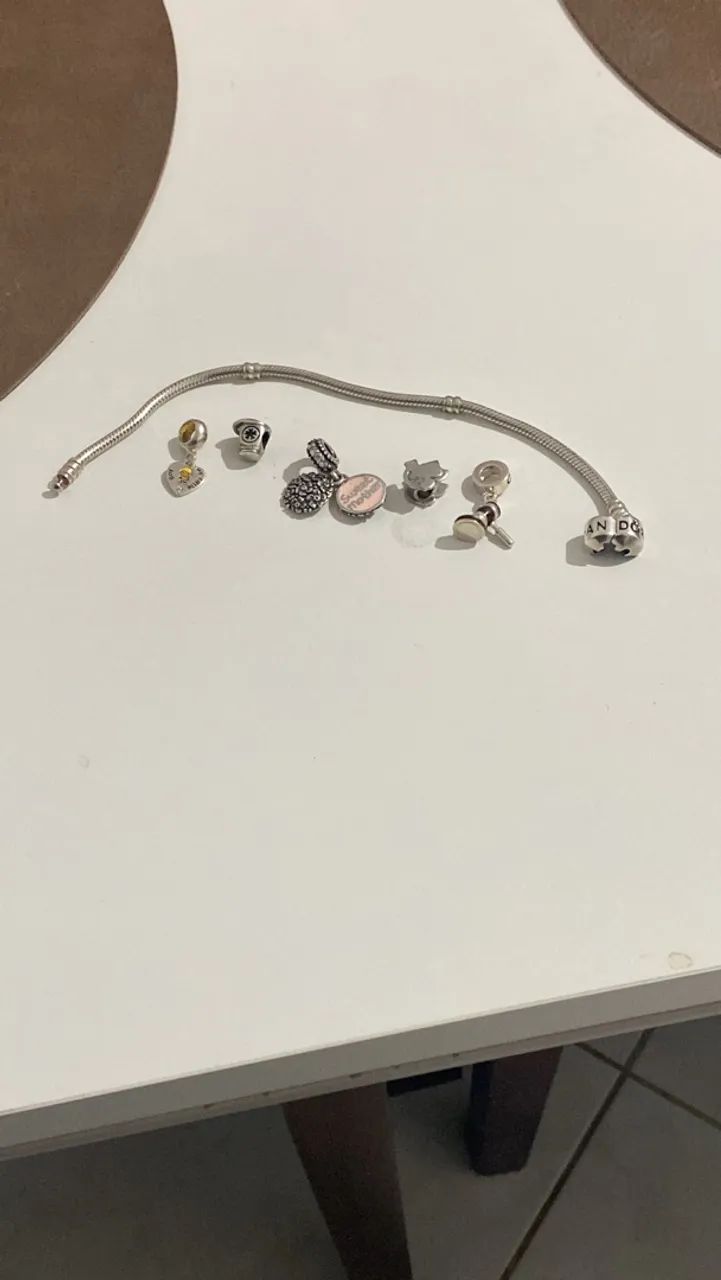 Pulseira Pandora e Berloques