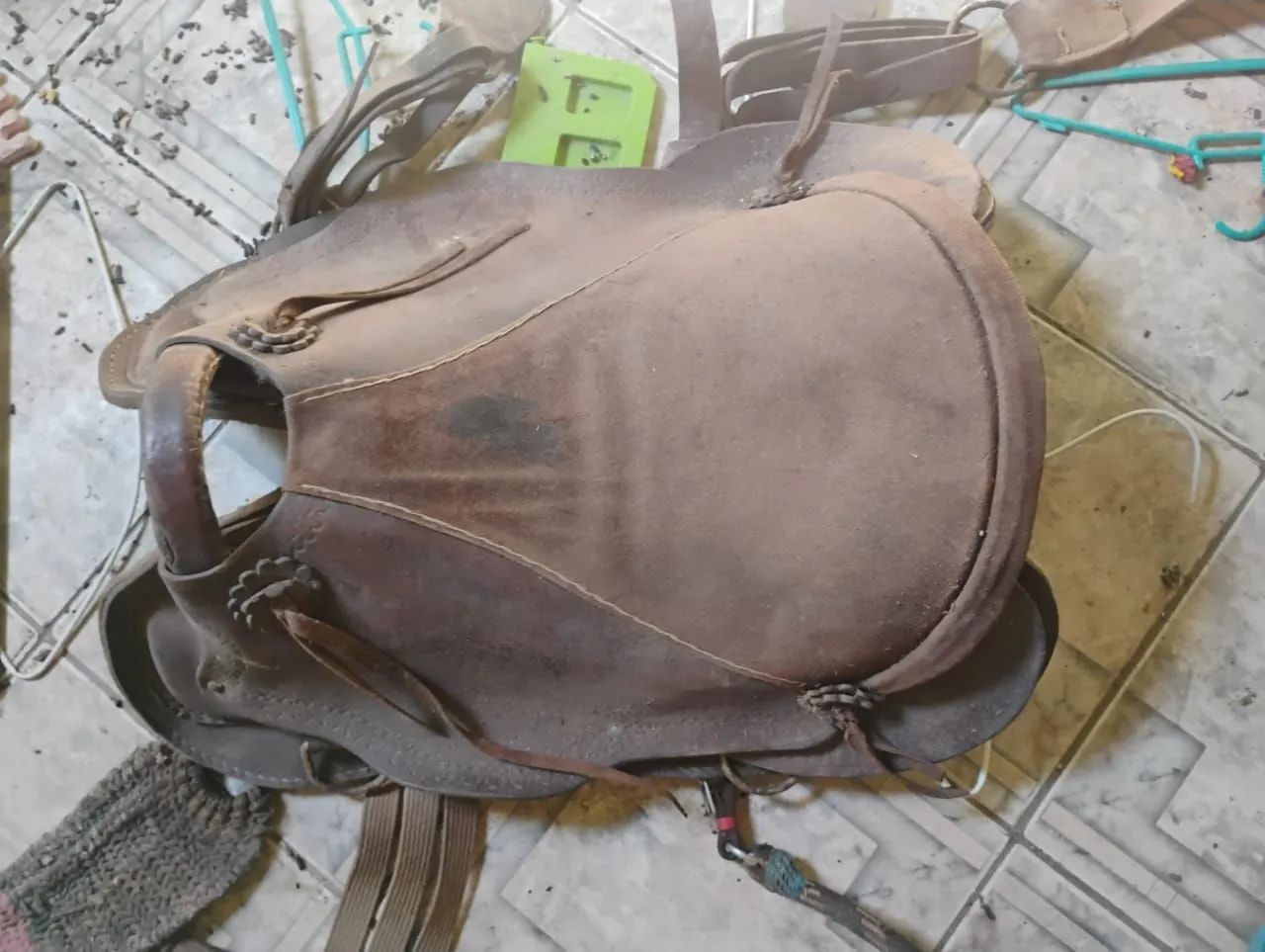 Vendo uma cela falta uma barrigueira de resto em ótimo estado 