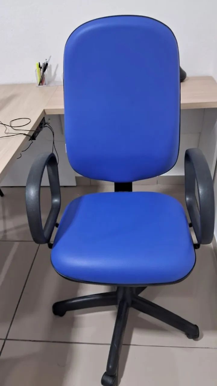 Cadeira Presidente Reclinável azul - semi nova 