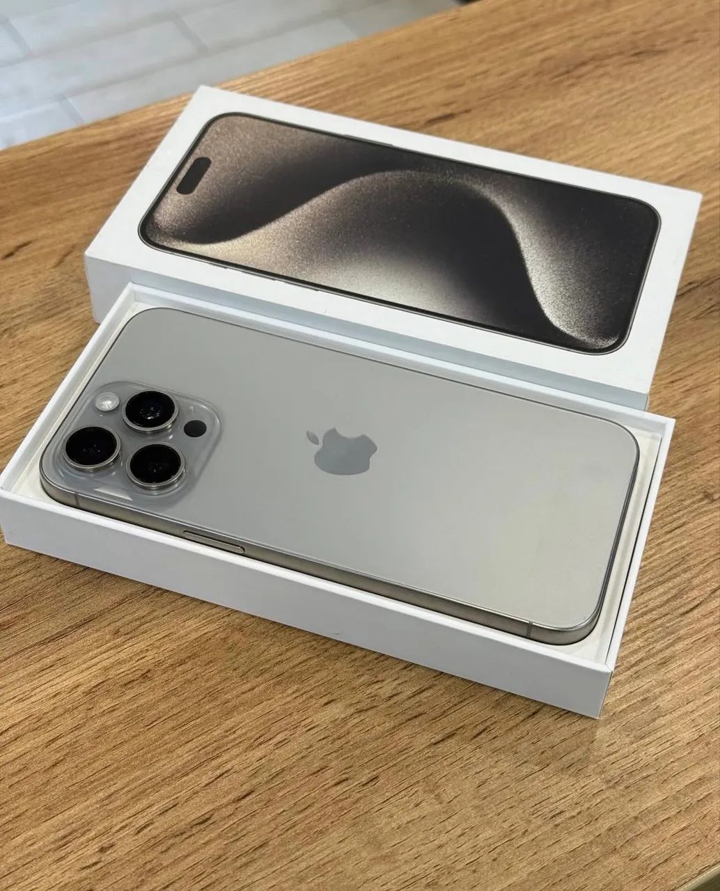 iPhone 15 pro Max 256gb semi novos - Celulares e Smartphones