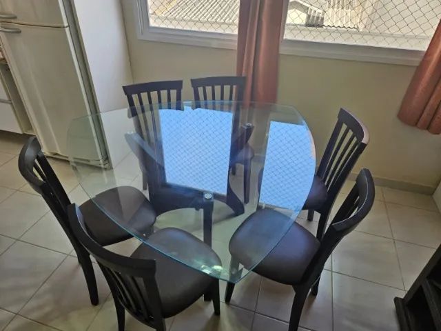 mesa de jantar triangular com tampo de vidro e 6 cadeiras - Foto 2