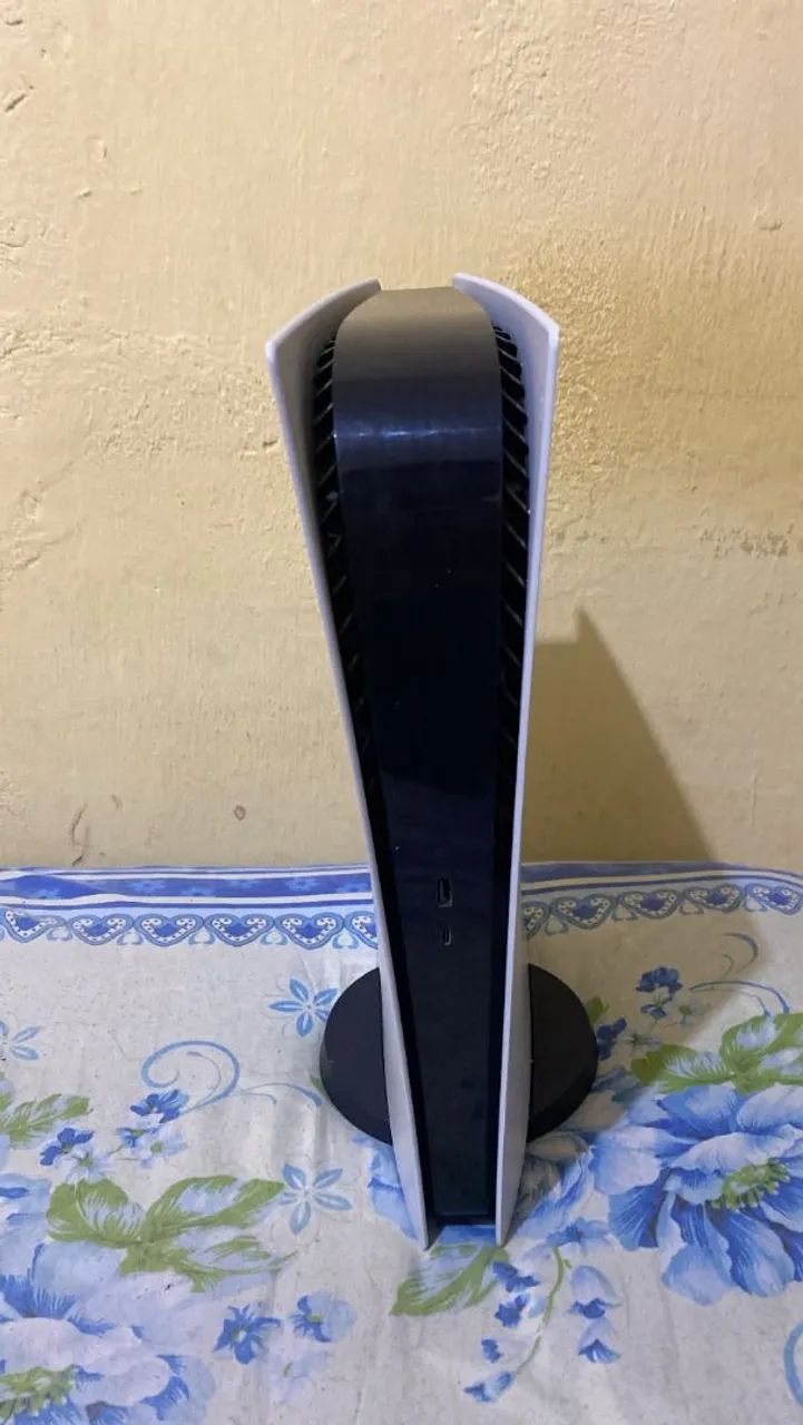 PS5 MUITO BEM CONSERVADO COM CAIXA E CAIXAS DE CONTROLES. - Foto 2