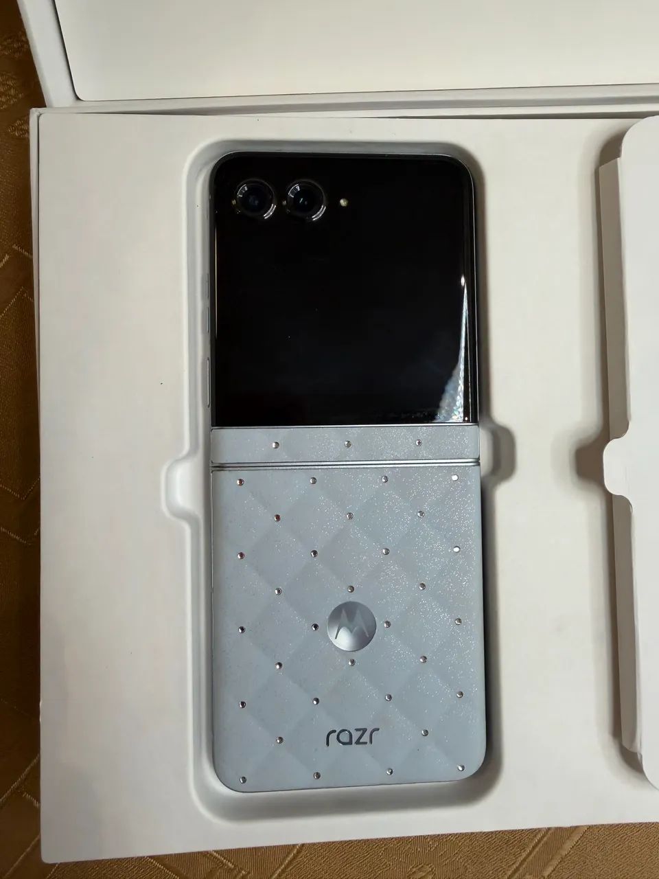 Celular Motorola RAZR60 256 GB, Única Dona com NFE e na CX. - Foto 2