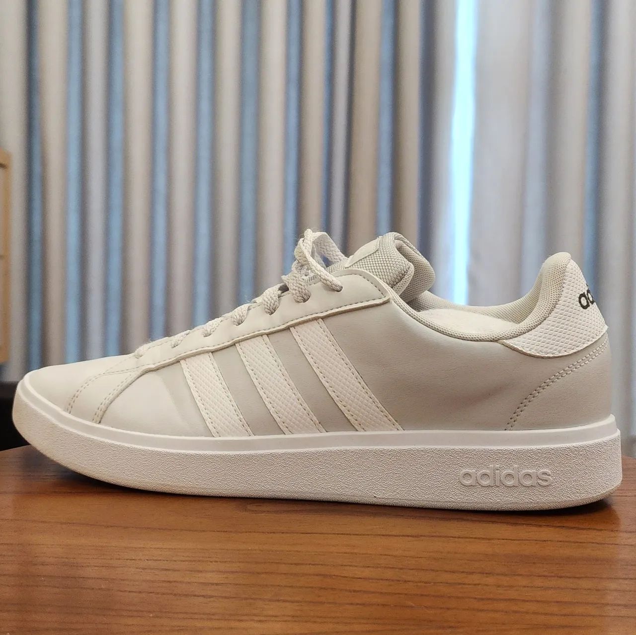 Tenis adidas advantage cinza e branco - Foto 2
