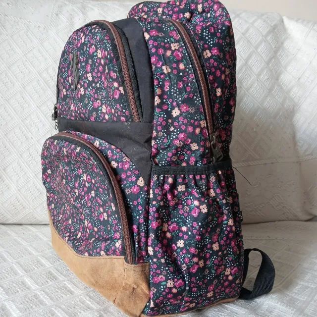 Mochila floral linda usada top de linha ótimo estado - Foto 5