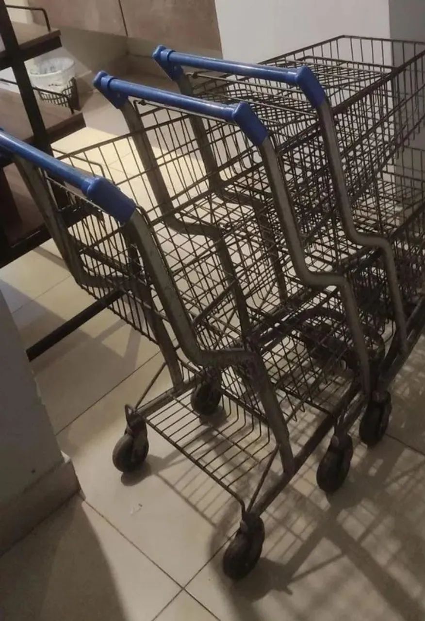 Três Carrinhos para mercado