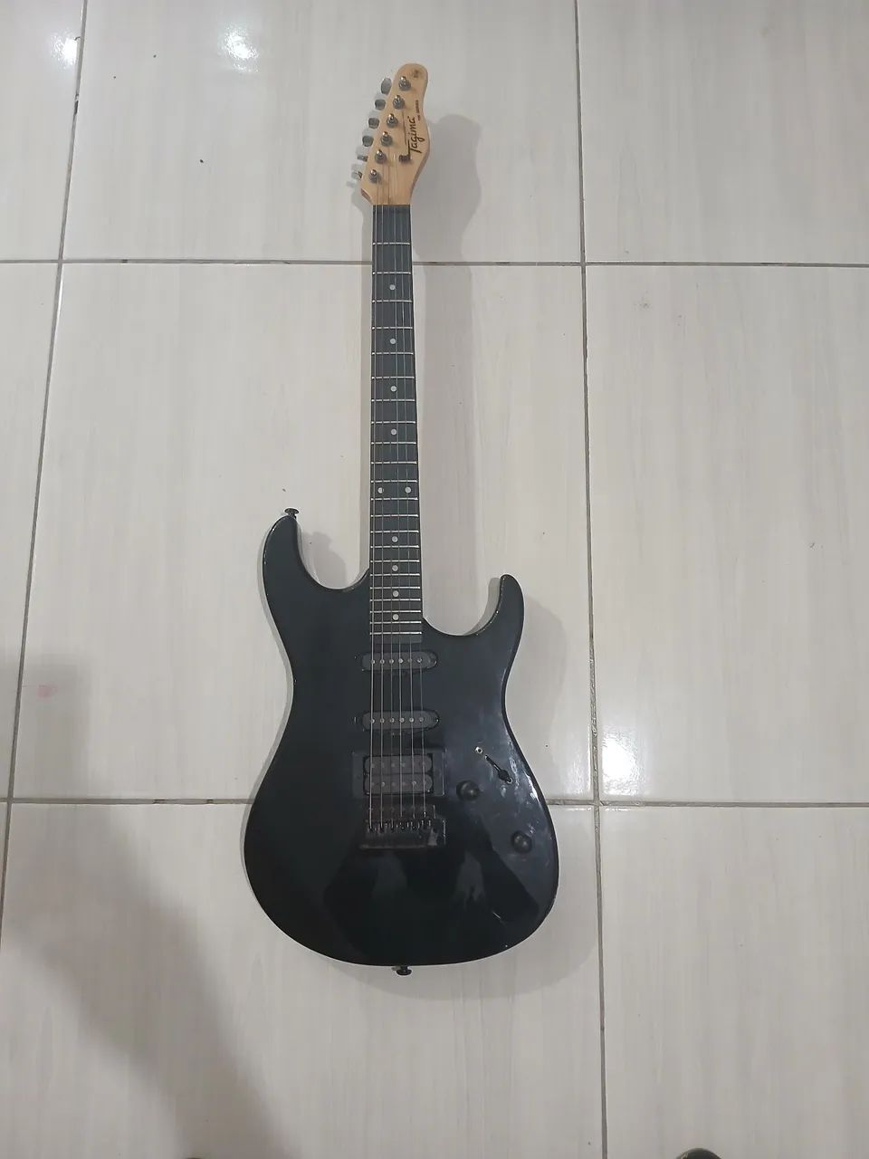 Guitarra tagima 