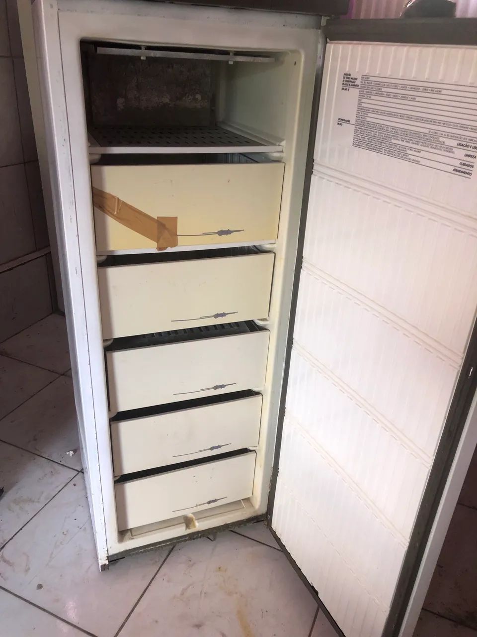 Frezer vertical  - Foto 4