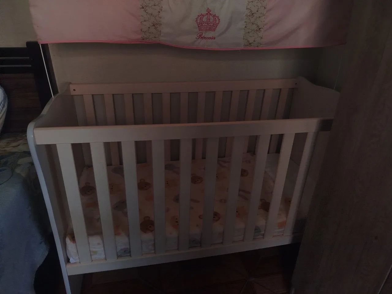 Vendo berço com colchão bem conservado  - Foto 4